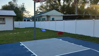 Poolside Paradise with Basketball Court - Foto 5