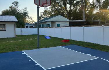 Poolside Paradise with Basketball Court - Foto 5
