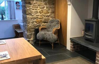 Lovely Cottage by Coastal Footpath & Surf Beaches! - Photo 34