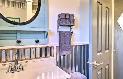 Lakefront Gem with Screened Porch and Game Room! - Foto 18