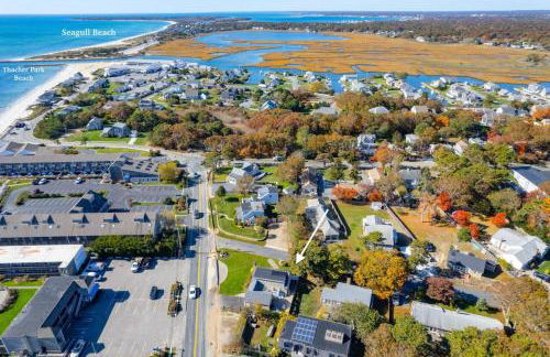 Charming House by the Beach with Patio Grill and FirePit - Foto 55