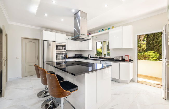 Villa Amendoeira in Olhos de gua - Foto 15