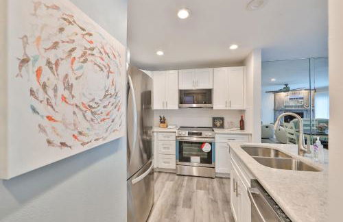 100 steps to beautiful Indian Rocks Beach, oceanside, 2 bedroom updated condo - Foto 21