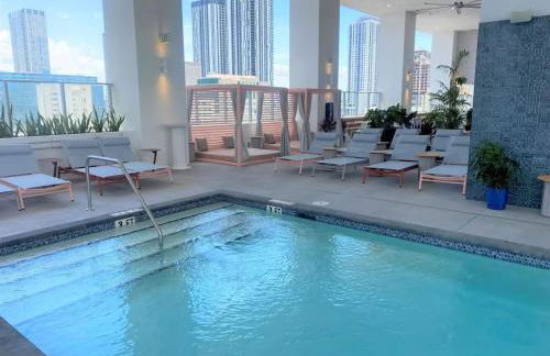 Stylish Studio and Den Across from Bayside Miami - Foto 17