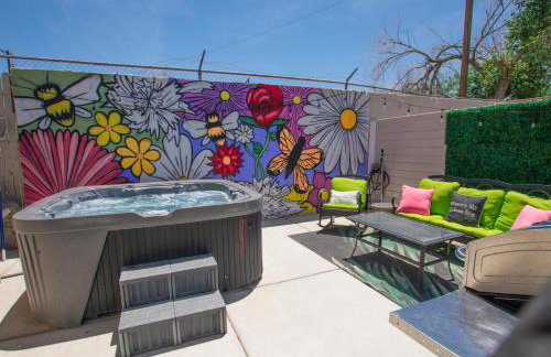 Bohemian ChiC SpaCation-Private HotTub-Close to Downtown-No Pet Fee! - Foto 3