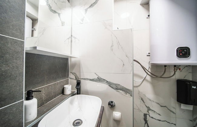 M & J Central Suites - Photo 77