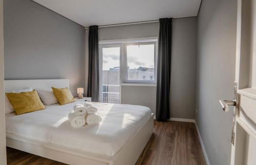 3BR Flat by Casa da Música, Central, Sleeps 6, 2D - Foto 2