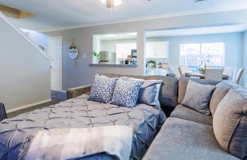 Cozy & Modern 5BR Smart Home with Yard and BBQ - Foto 6