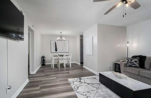 Grand Lakes Condo - Renovated 2BR-1 5BA Condo - Near UA - Foto 4