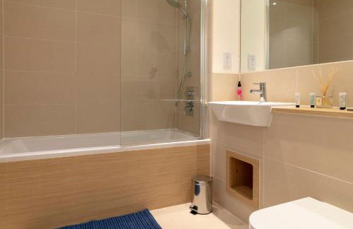 Modern & Exquisite Trumpington Townhouse with Parking & 5 mins to Papworth hospital - Foto 33