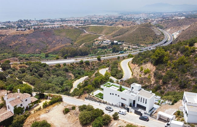 Villa in Marbella With Private Heated Pool - Photo 17