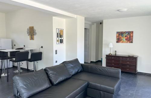 Modern Garden Apartment - City & Mountain View - Foto 12