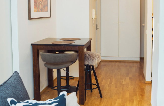 Relax & Explore, Sauna, Metro & Malls 3 Mins Away - Photo 1