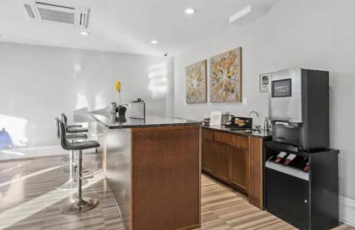 XL Studio - Modern Studio with Rooftop Pool - Foto 29