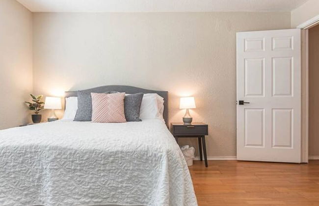 Escape to a Restored 1920s East Waco Bungalow - Foto 5