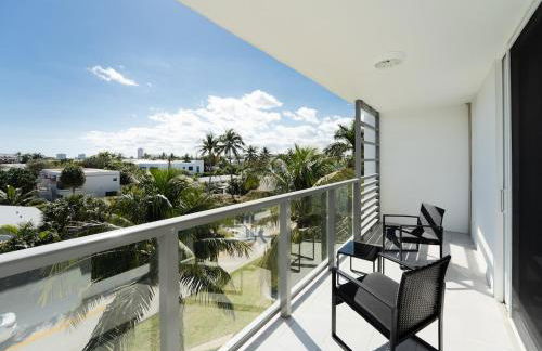 Modern Two Bedroom Suite with 2 King Beds Pool and Steps from the Beach - Foto 6
