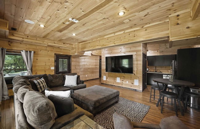 Waterfront 1-acre Private Dock, Hot Tub, Firepit Bankhead Lodge by Avantstay - Foto 33