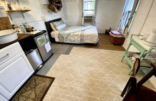 "Lovely Tiny House Rental for a Romantic Getaway in Shepherdstown, West Virginia - Foto 21