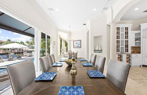 Near the Beach • Pool & Jacuzzi • Waterfront Villa - Foto 41