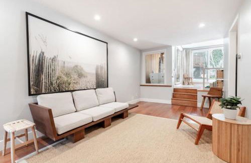 Charming Victorian Oasis with an Elegant and Spacious Haven - Foto 48