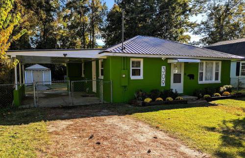 Kitchen, Laundry & Fenced Yard - Foto 21