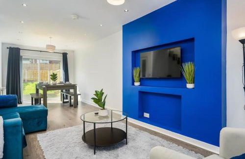 Spacious 4Bed Home, Sleeps 10, Pool Table, Parking, Perfect For Groups - Foto 24