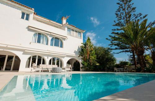 Marbella, Costabella - Beachfront Villa with Heated Pool - Photo 2