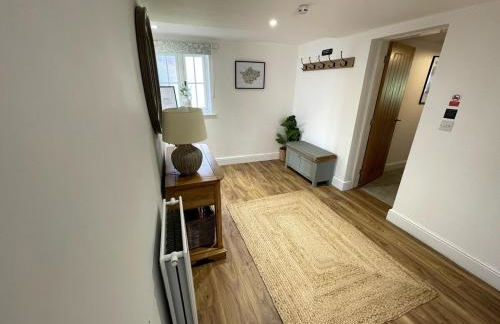 Spacious Family Friendly Cottage - Photo 6