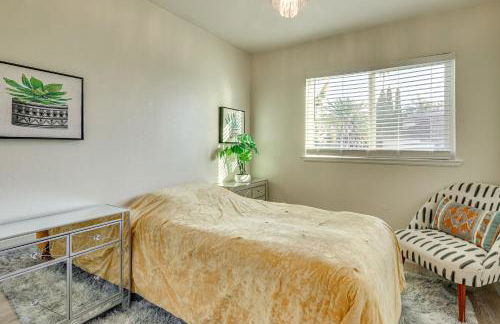 Modern Oceanside Living! Family Home with Workspace - Foto 28