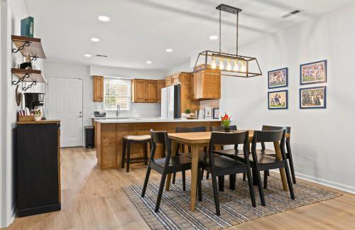 Aubie's Hangout - Walk to Downtown & Campus! - Foto 19