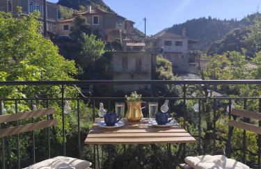 Theta Guesthouse - Photo 8