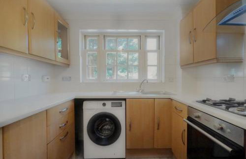 Stunning 3Bed 2bath family home with Garden - Photo 11