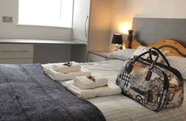 Sweet Caroline at Longton. Great location for Stoke on Trent, The Potteries and Alton Towers. - Foto 1