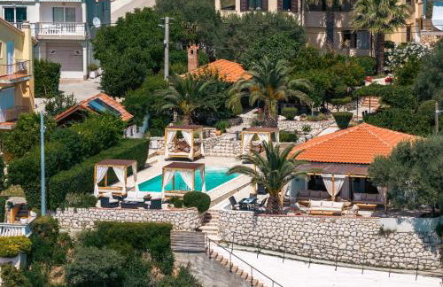 Apartments by the Beach with Pool and Lounge Beds - Miral Apartments - Foto 15