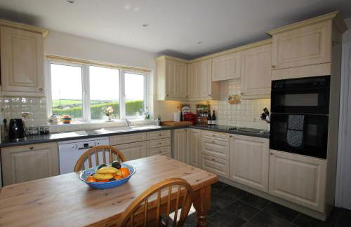 Spacious seaside family house in Aberdaron with large garden and stunning sea views - Photo 46