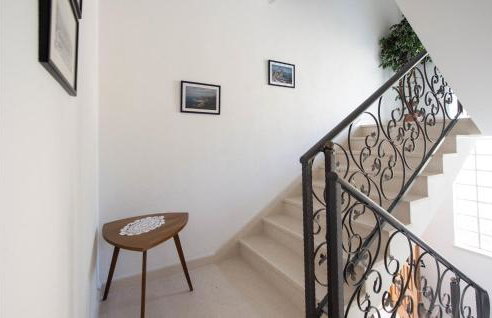 Three-Bedroom Apartment In Ostrvica - Photo 33