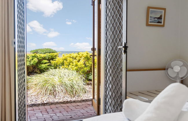 By The Sea Beachfront Apartment Wifi - Photo 22