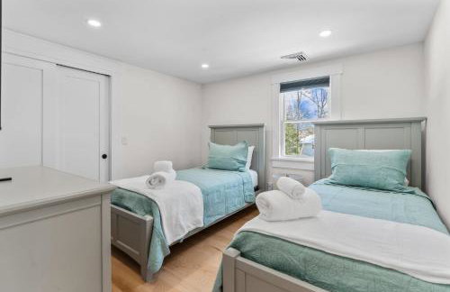 New Family Coastal Retreat Game Room Firepit - Photo 38