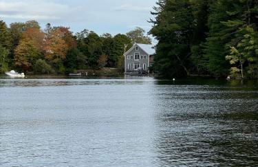 More Boathouse than Lakehouse - Foto 21