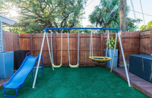 Yellow Door Oasis airport, cruise port and beach close-by - Foto 13