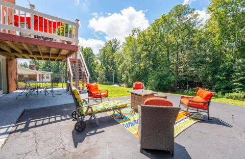 Martinsville Gem - Fireplace, Pets, Near the Park - Foto 40