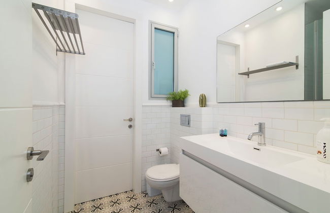 Bauhaus Boutique by TLV2rent - Photo 66