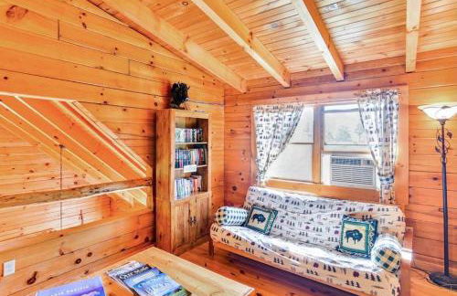 Charming Cabin Rental with a Hot Tub and Fireplace in the Smoky Mountains - Foto 28