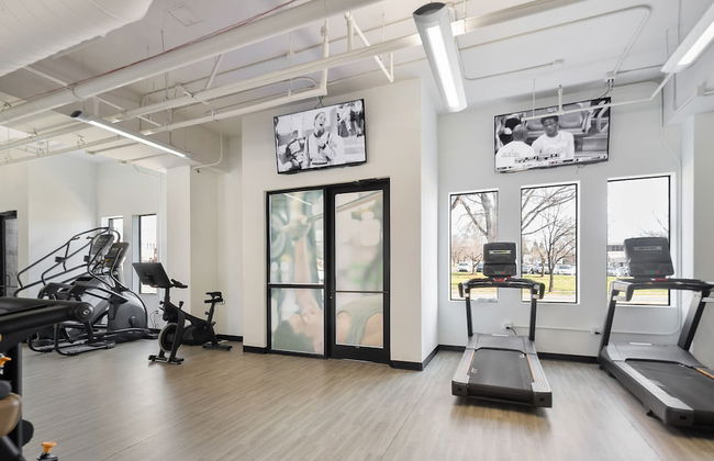 Spacious 2BD With Private Balcony and Free Parking 2 - Foto 45