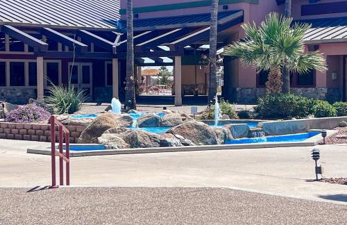 Pools and Pickleball! Dog-Friendly Home in Surprise - Foto 25