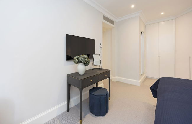 Buckingham & Lloyds Knightsbridge - Photo 41