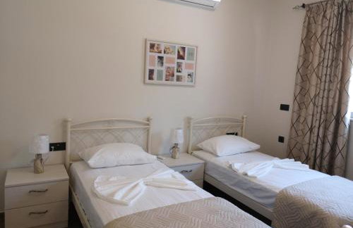 SUNNY HOLIDAYS APARTMENT - Photo 3