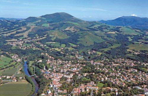 SUPERBE APPART AVEC JARDIN ET PISCINE - Foto 11