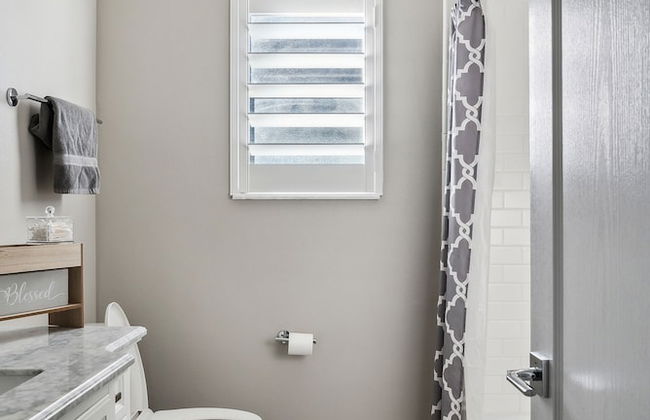 Family Paradise With Private Heated Pool 5 Bedroom Home by RedAwning - Photo 26