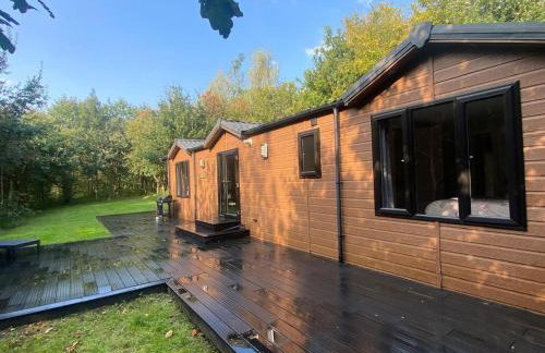 Oak Tree Lodge with Hot Tub near Alton Towers - Foto 37